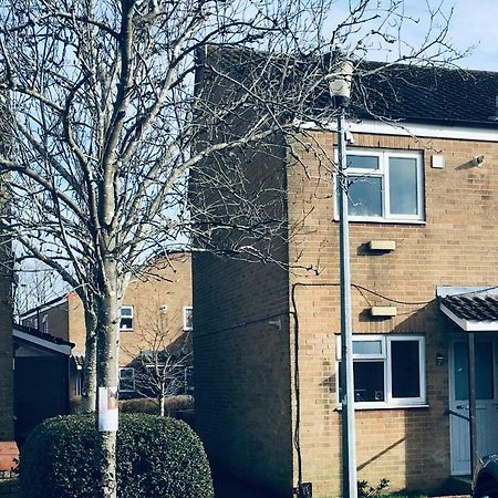 2 Godolphin Close Apartment Swindon Exterior foto
