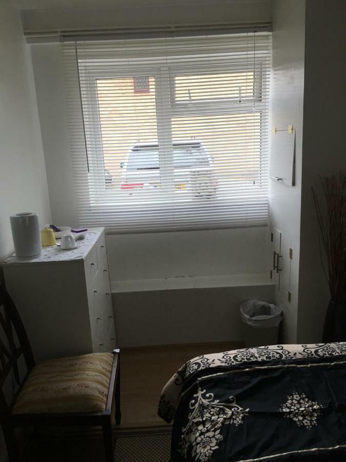 2 Godolphin Close Apartment Swindon Exterior foto
