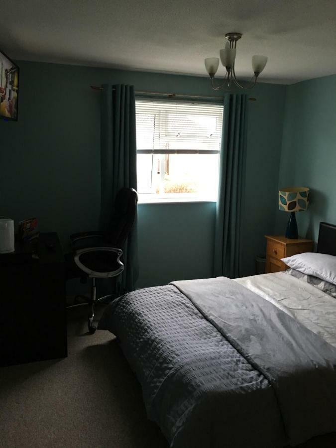 2 Godolphin Close Apartment Swindon Exterior foto